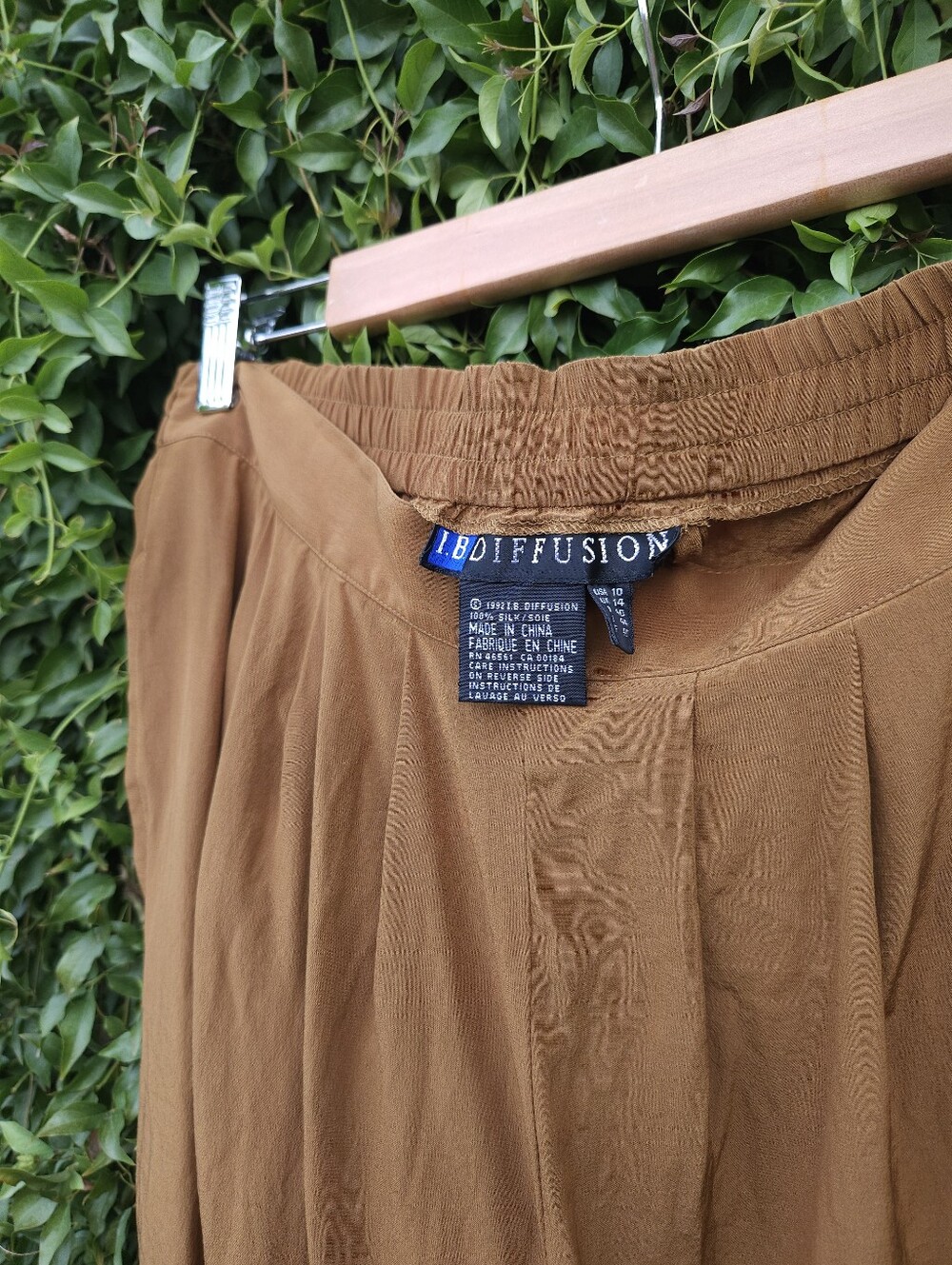 100% Silk Bermuda Shorts - Picture 3 of 3